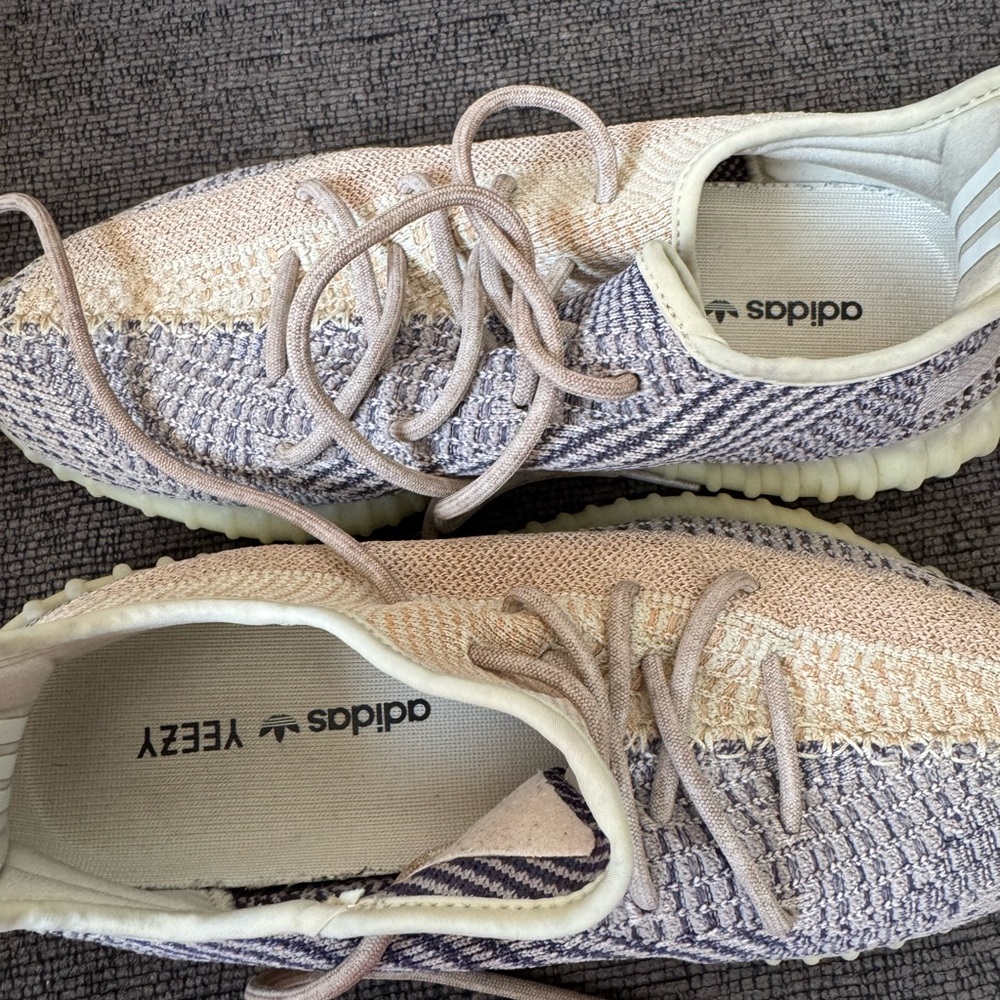 Yeezy boost men size 11 only wore once